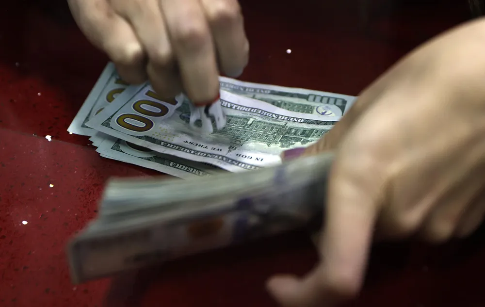 dolares