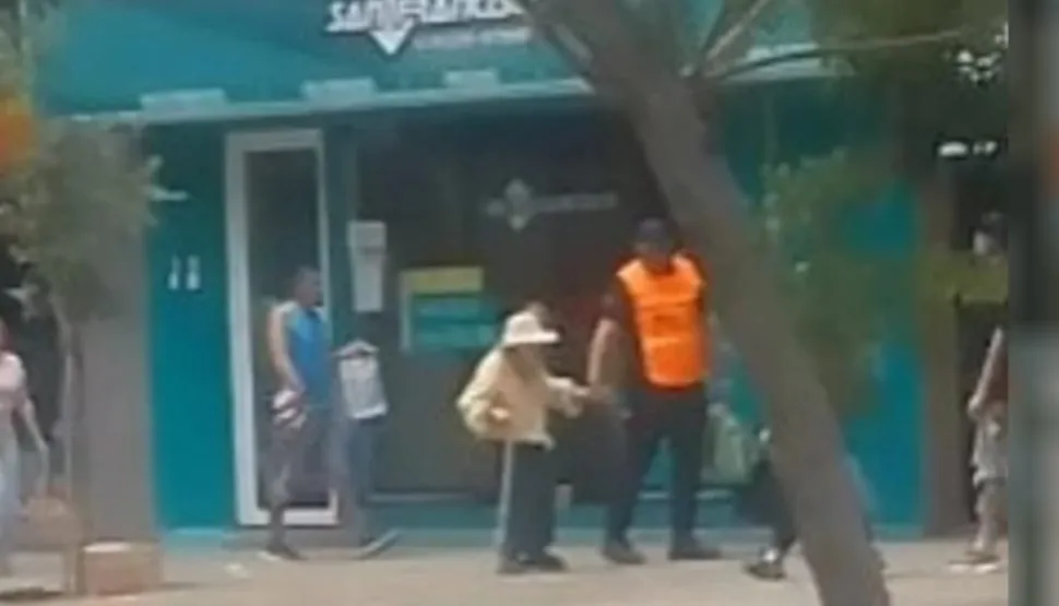 Policía sanjuanino abuela